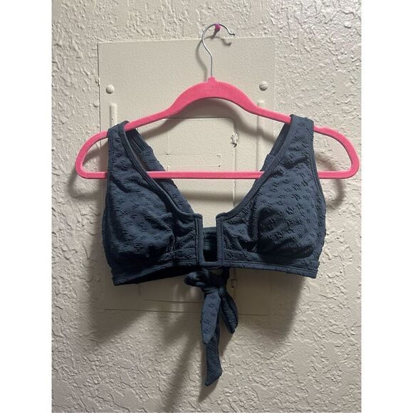 Woman’s Swimsuit Top Size XL - Picture 1 of 8